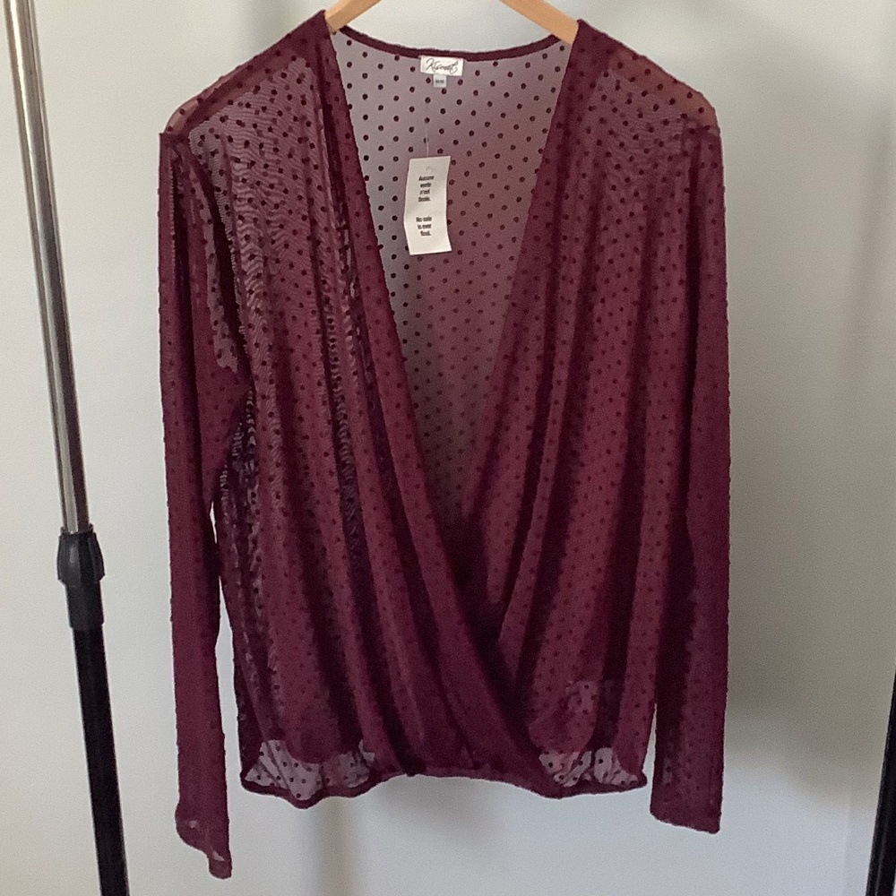 🌹2 for $15🌹 BNWT sheer criss cross top